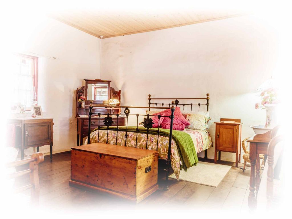 historic-accommodation, brass-bed, country-getaway